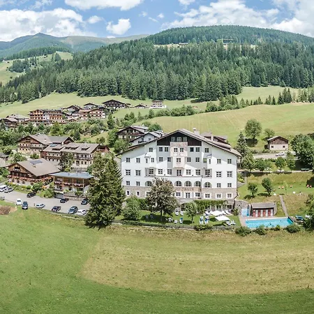 Hotel Drei Zinnen Sexten-3